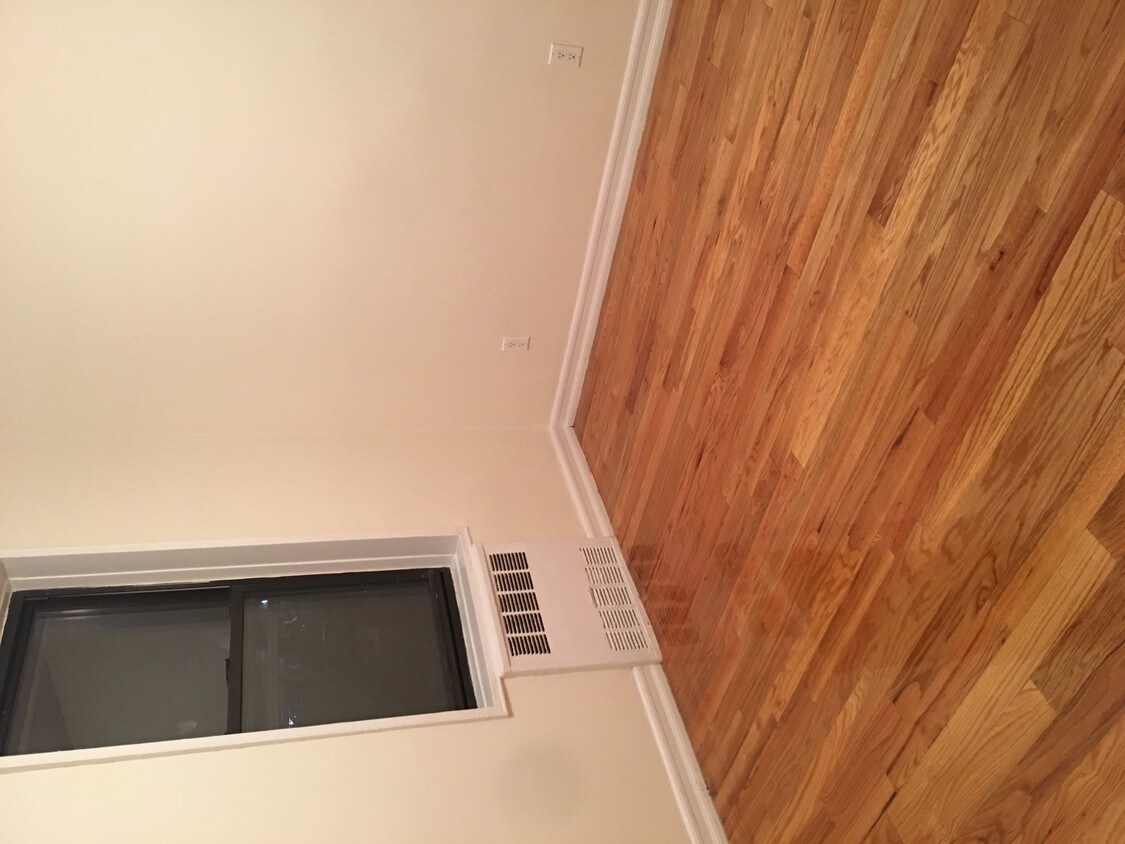 Foto principal - 87-01 Midland Pkwy