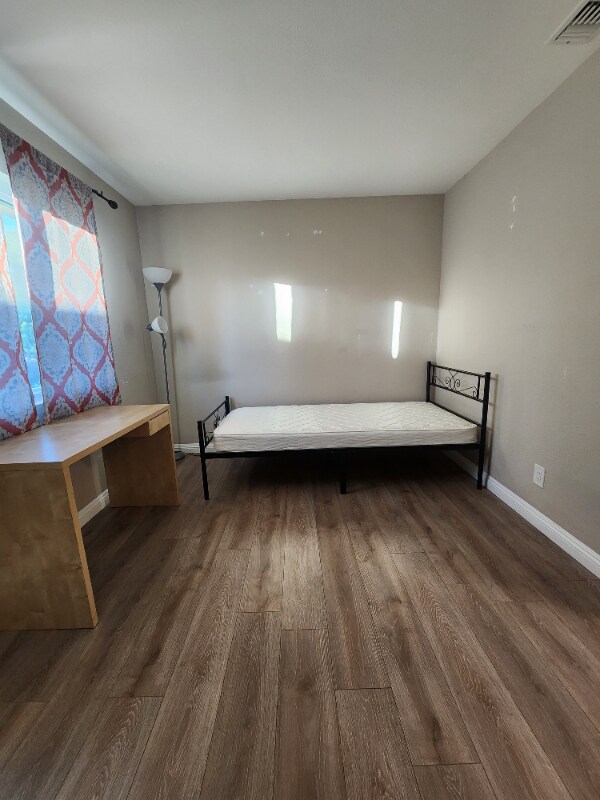 Foto principal - 2500 Bryn Mawr Ln