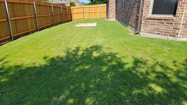 Side yard - 12372 Payne St