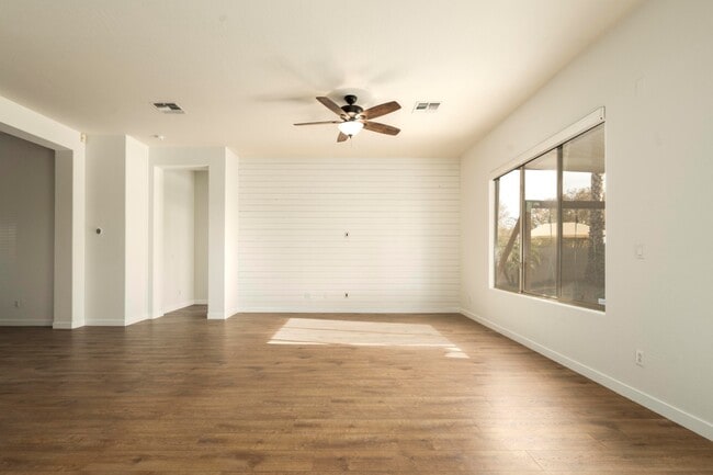 Building Photo - 3687 E Oxford Ln