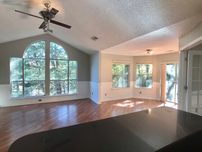 Building Photo - 709 Cypress Pointe St