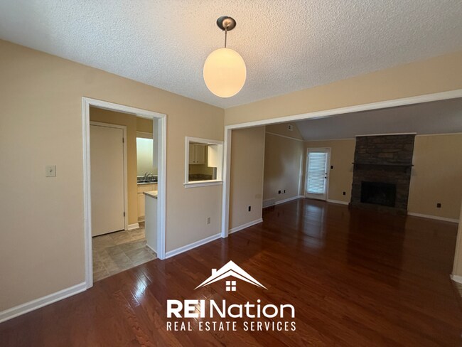 Building Photo - JUST LISTED! 3BR/2BA Memphis Stunner | Vaulted Ceilings & Stone Fireplace | Fenced Yard!