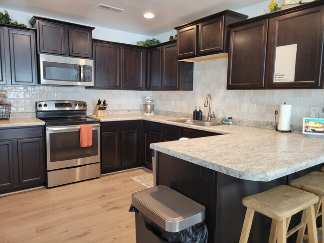 Kitchen - 1712 W 10 S