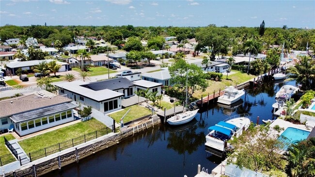 Building Photo - 1720 SW 23rd Ave