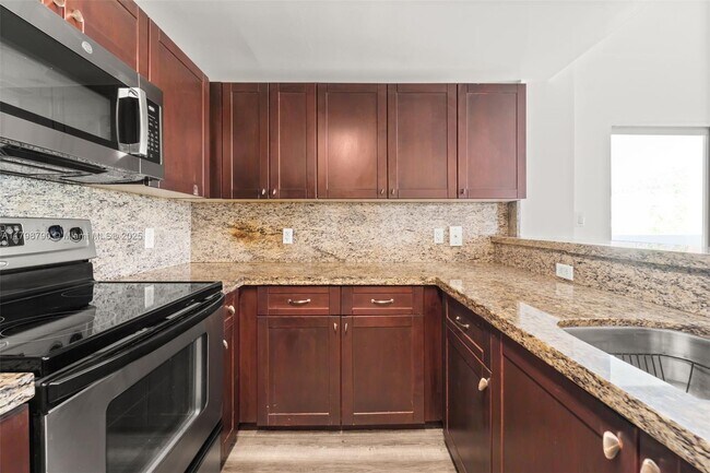 Foto del edificio - 2740 SW 28th Terrace