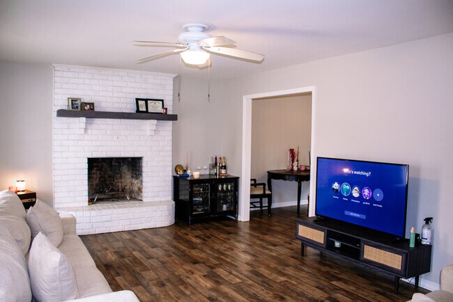 Building Photo - 176 Ponderosa FOR RENT