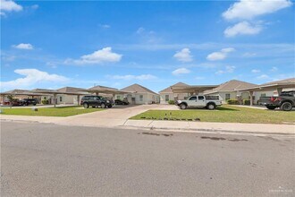 Building Photo - 13 N Winona Dr