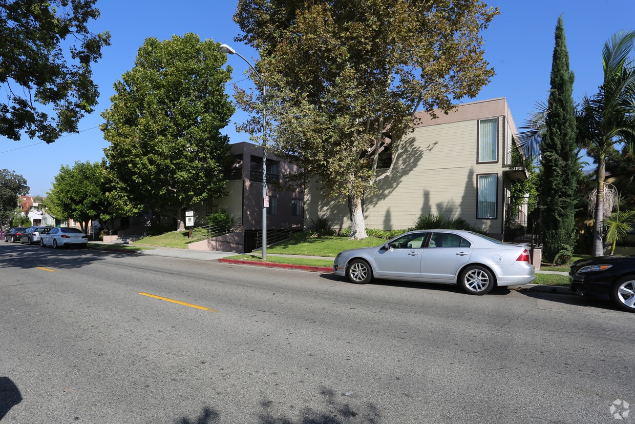 Building Photo - 407-409 W Lexington Dr