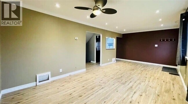 Photo du bâtiment - 306 E 22nd St