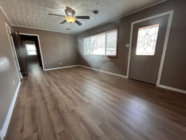 Foto del edificio - $1120 JANUARY 2024 MOVE IN SPECIAL!!