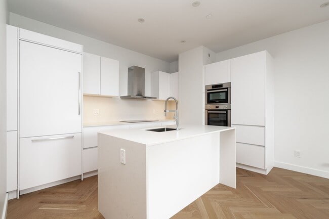 Building Photo - 150 Fermanagh Ave