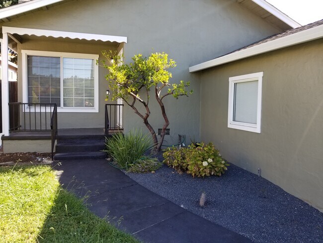 Building Photo - 1569 Alameda