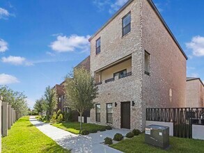 Building Photo - 210 Veracruz Dr