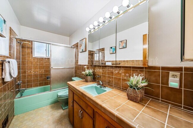 Foto del edificio - 582 Newton St