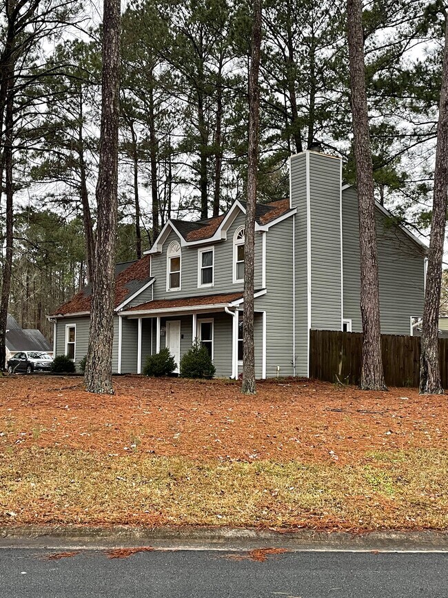 Building Photo - 304 Summer Pl