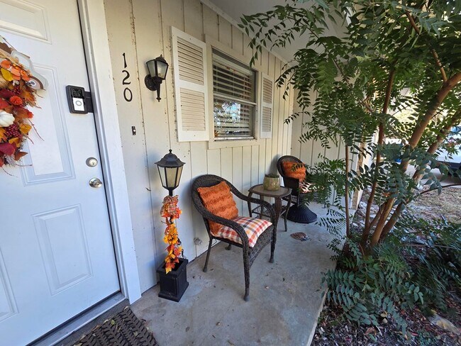 Foto del edificio - 120 Cynthia Dr