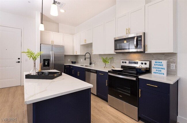 Foto del edificio - 100 E Warm Springs Rd