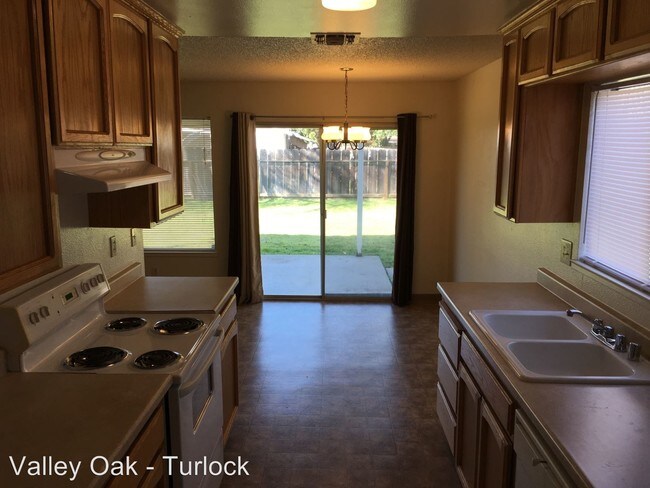 Foto del edificio - 407 W Tuolumne Rd