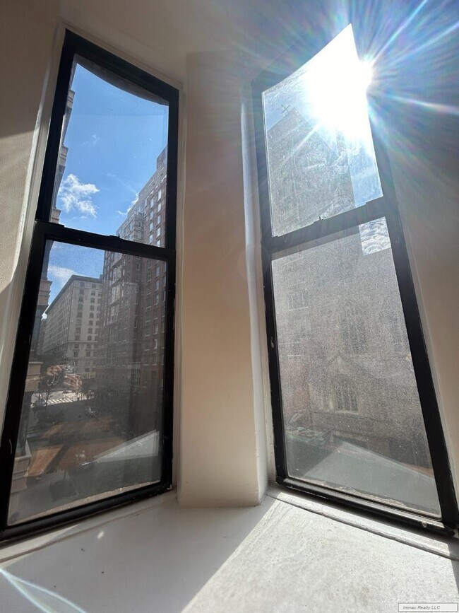 Foto del edificio - Super Sunny 1 BD, Panoramic Windows, Gut R...