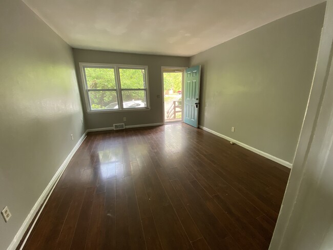 Living room - 1851 Darbrook Dr