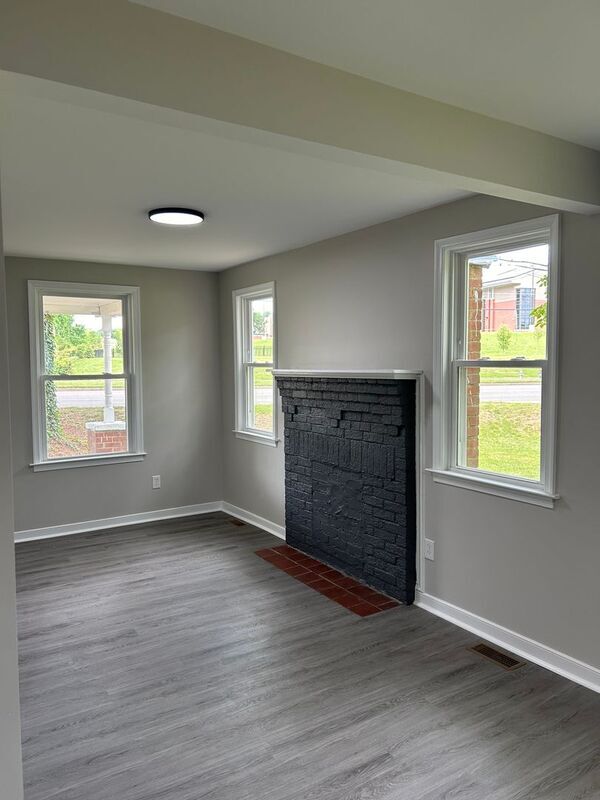 Building Photo - 2811 N Parham Rd