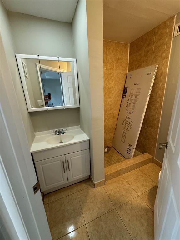 Building Photo - 8060 Fairview Dr