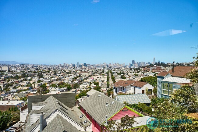 Foto del edificio - Bernal Heights: Remodeled Single Family Home w/ Views, Hot Tub & Solar Panels