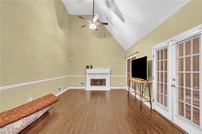 Building Photo - 255 Thornbush Ln