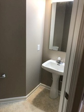 Building Photo - 103 Grassyway Ct
