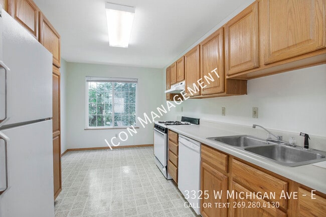 Foto del edificio - 3325 W Michigan Ave