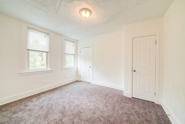 Building Photo - Available July 2024  - Spacious 2 Bedroom ...