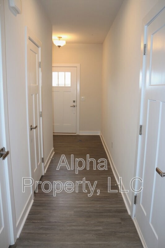 Building Photo - 121 Roseridge Dr