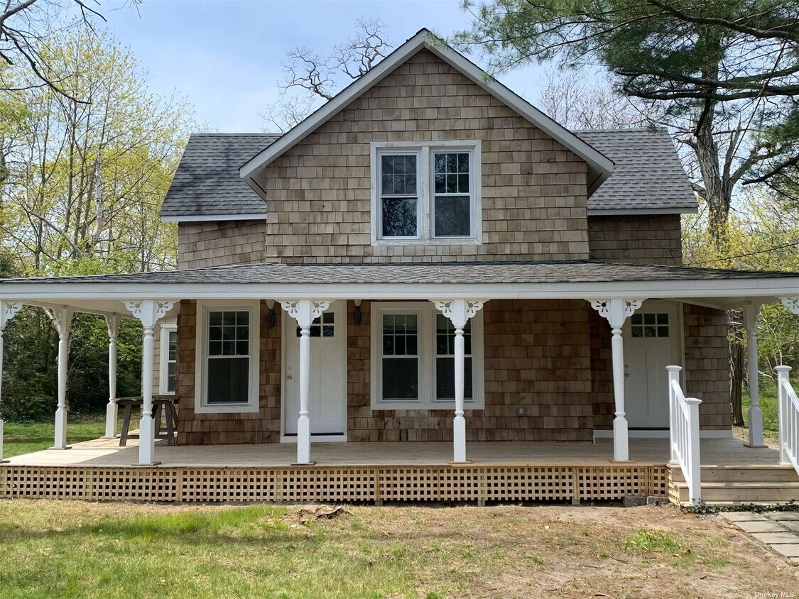 Primary Photo - 464 Montauk Hwy