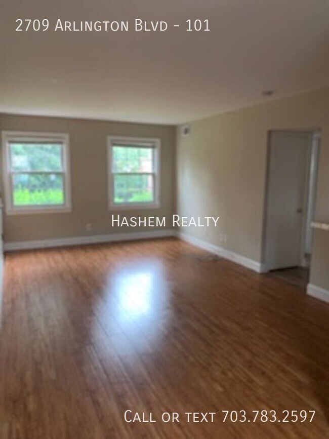 Building Photo - Charming 2 Bedroom 1 Full Bath Condo in Cl...