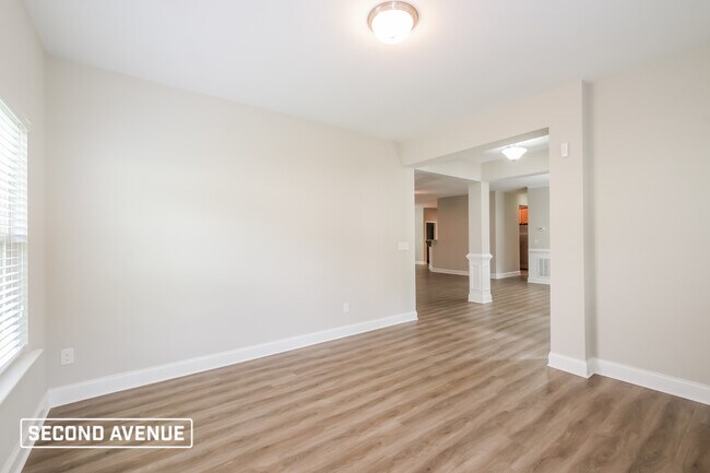 Building Photo - 877 Crescent Ln