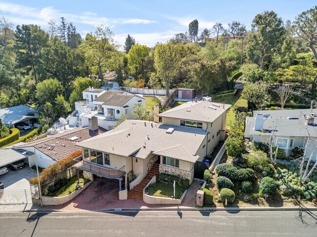 Foto del edificio - 15470 Longbow Dr