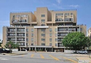 Building Photo - 235 W Park Ave