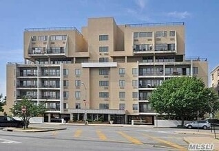Building Photo - 235 W Park Ave
