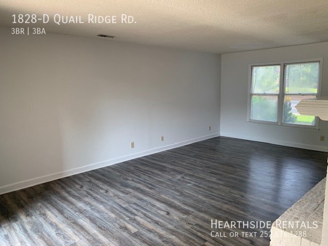 Building Photo - 3 bed 2.5 bath townhome in Quail Ridge.
