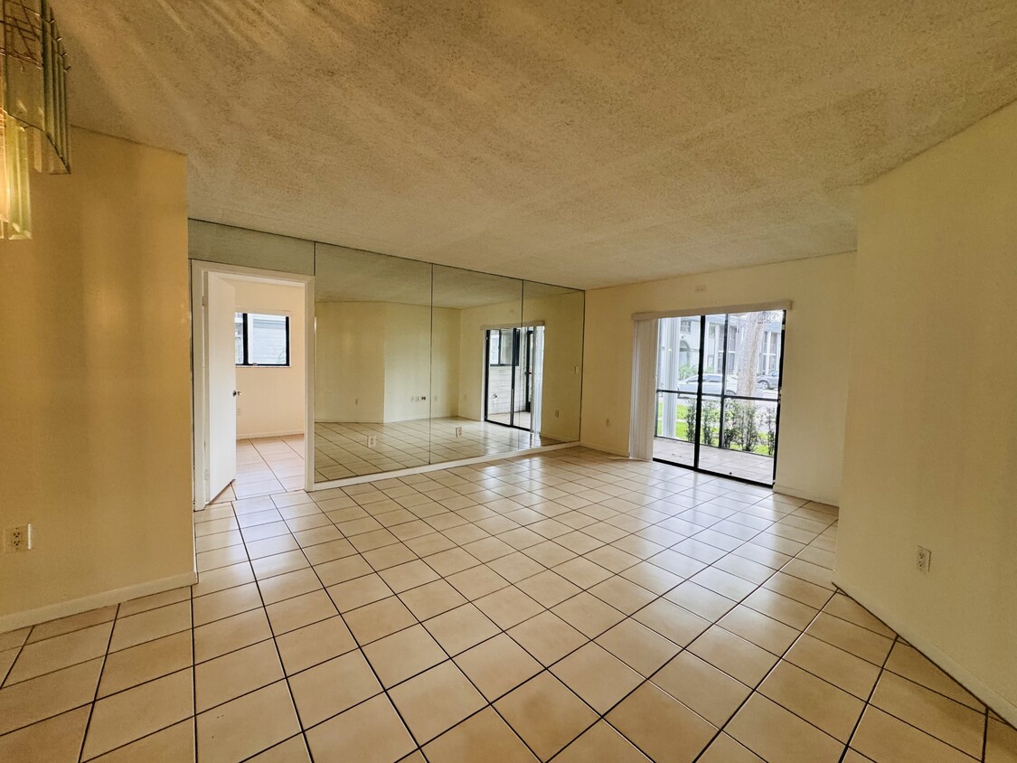 Photo - 20681 NE 4th Pl (North Miami Beach, FL)