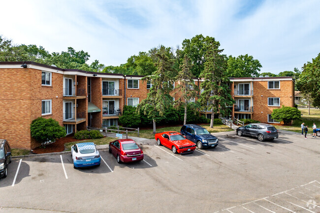 Foto del edificio - 3737 Hubbard Ave. N- Windsor Court