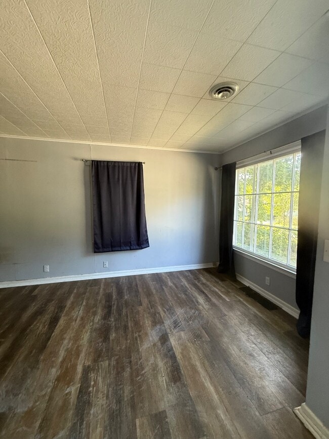 Foto del edificio - 1012 Woodbine Ave