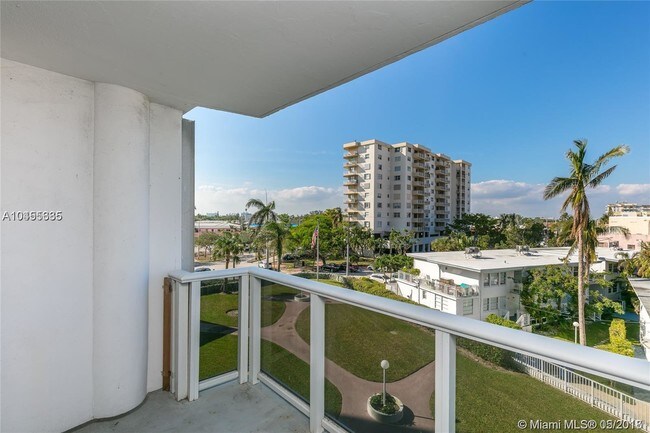 Building Photo - KING COLE CONDO