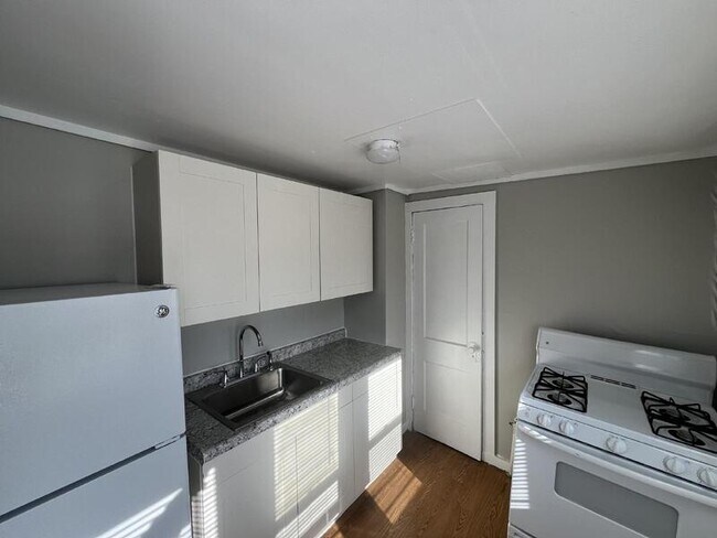 Building Photo - 463 Catawba Ave