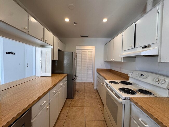 Building Photo - 125 S Palmway