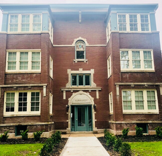 Foto del edificio - 4452 McPherson Ave