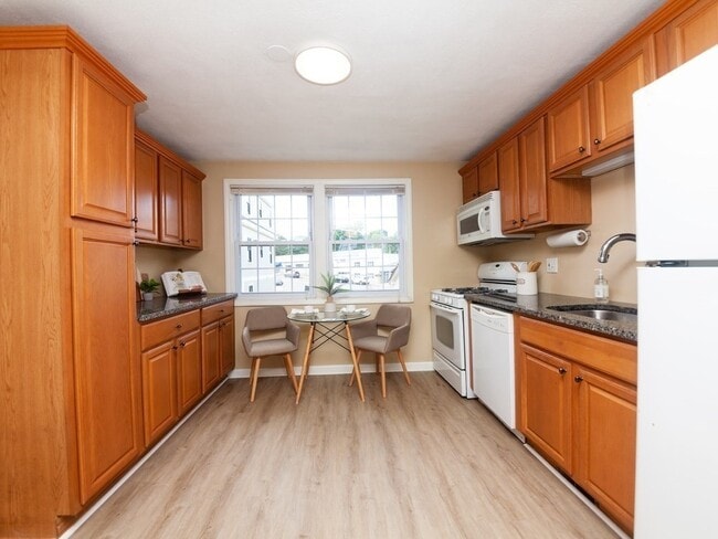 Building Photo - 7 Montvale St