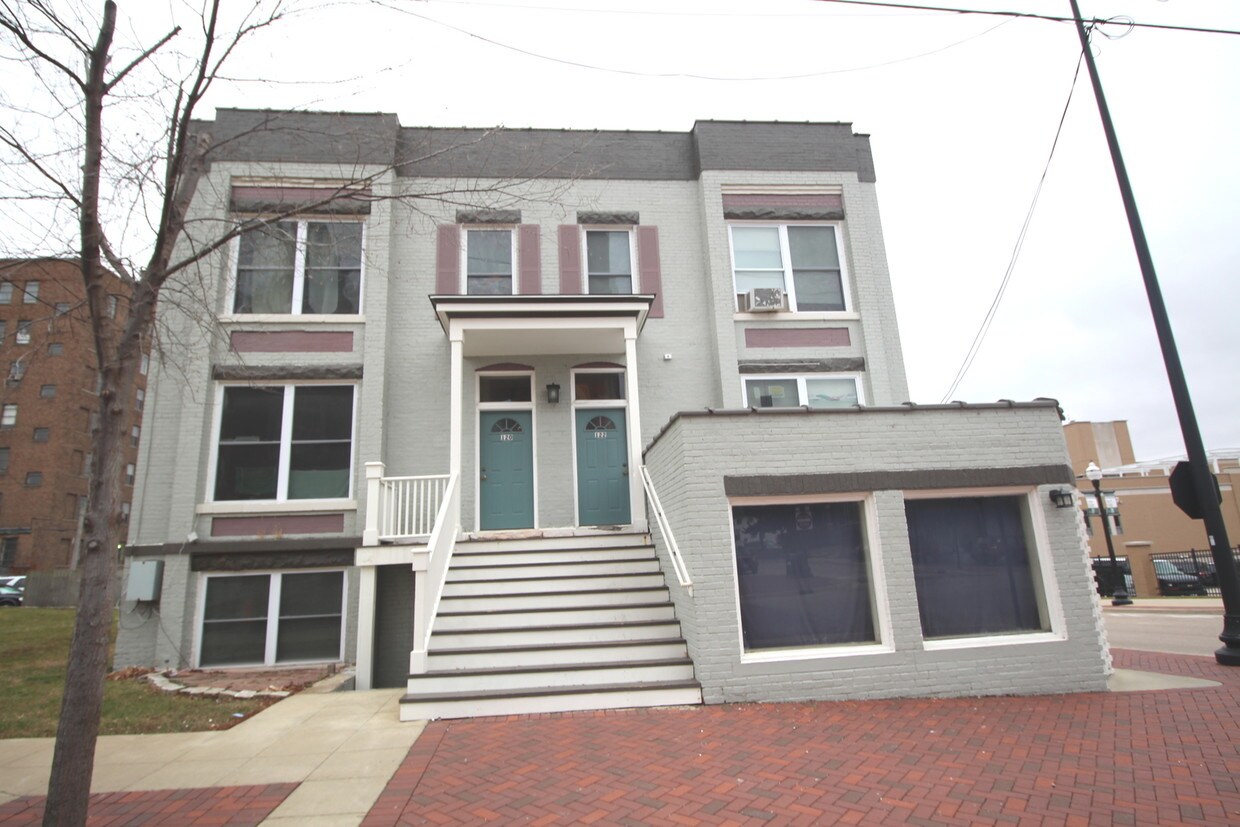 Primary Photo - 120 N Spring St