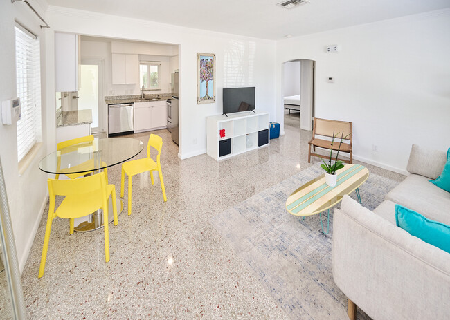 Foto del edificio - 532 NE 16th Ct