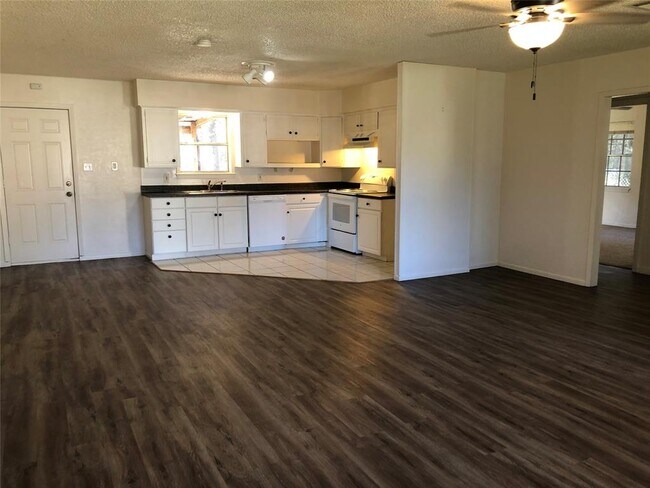 Building Photo - 6492 Bonanza Dr